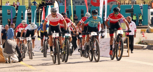 Milli bisikletçiler, olimpiyat kotası için pedal çevirdiler