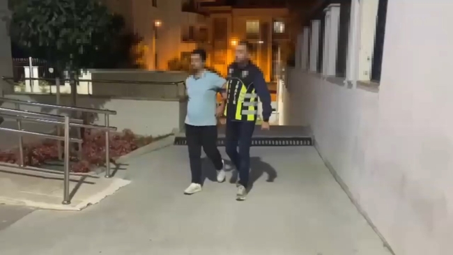 D-100’de dubaları deviren sürücüye gözaltı