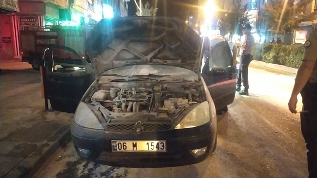 Seyir halindeki otomobil yandı