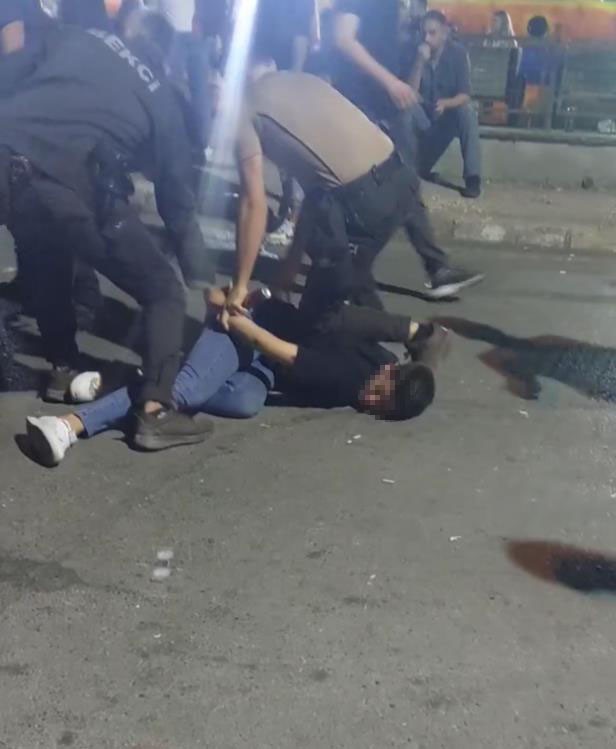 Bursa'da trafikte tartıştığı kişinin başına duba fırlattı