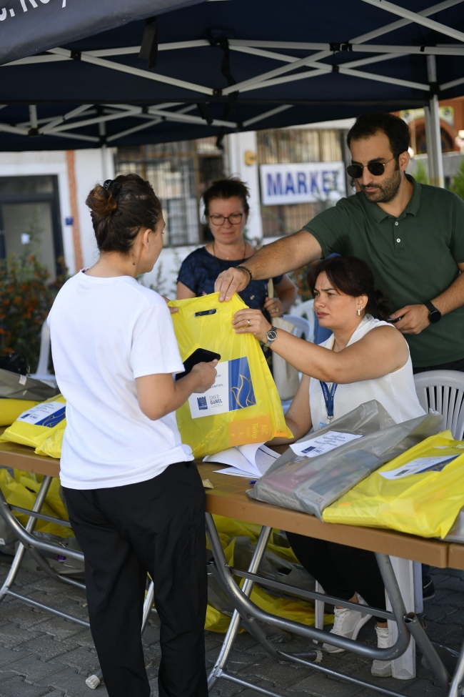 Kuşadası Belediyesi öğrencilere desteğini sürdürüyor