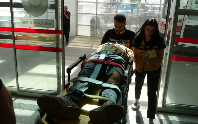 Kule vinç devrildi: 2 yaralı