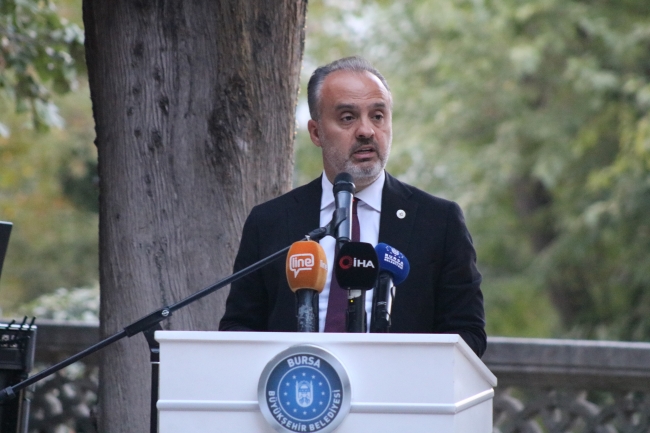 Mevlid'in yazarı Mevlid Kandili'nde kabri başında anıldı