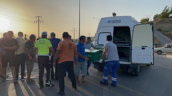 Motosiklet ile yaya geçidinden geçerken canından oldu