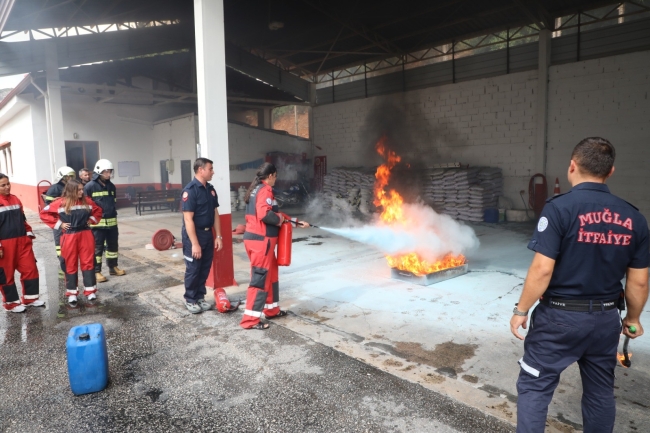 Muğla'da 15 gazeteci "Temel İtfaiyecilik Eğitimi" aldı