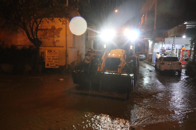 Başkan Özcan, yangın ve sel çalışmalarını yakından takip etti