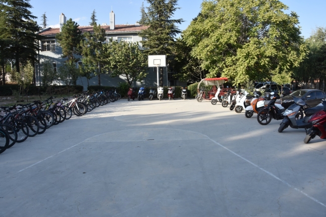 Evden 1,5 milyon liralık çalıntı bisiklet ve motosiklet çıktı!