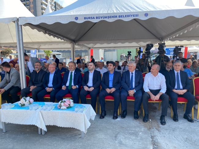 Bursa'da İstanbul Caddesi'nde riskli binalar tarih oluyor