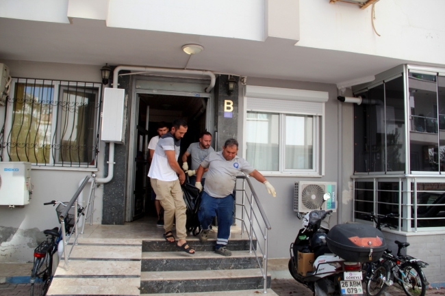 9 aylık hamile kadın evinde ölü bulundu