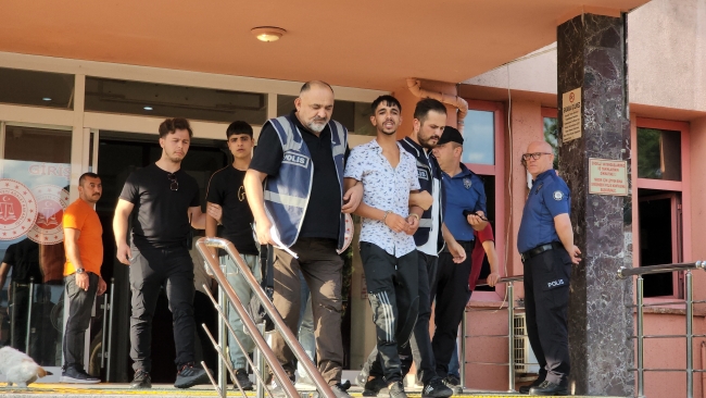 El öpme bahanesiyle yaklaşıp gasp etti!