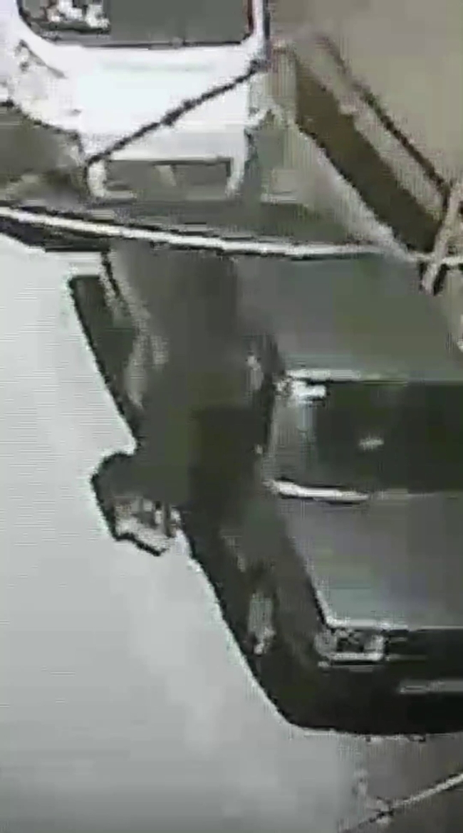 Zonguldak'ta etek giyen bir erkek otomobil çaldı