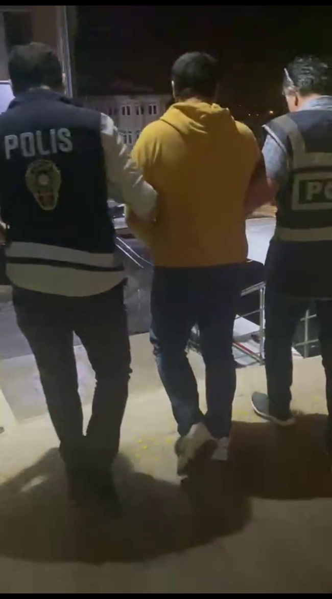 Zonguldak'ta etek giyen bir erkek otomobil çaldı
