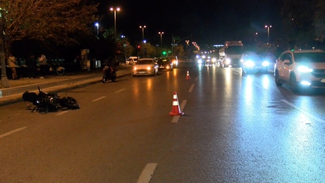 Otomobil ile motosikletin karıştığı kazada sürücü kaçtı