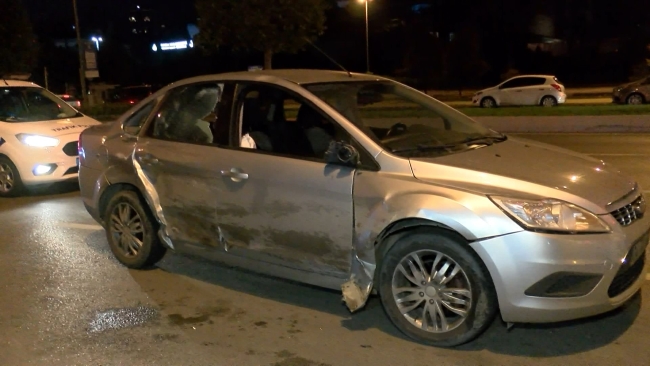 Otomobil ile motosikletin karıştığı kazada sürücü kaçtı