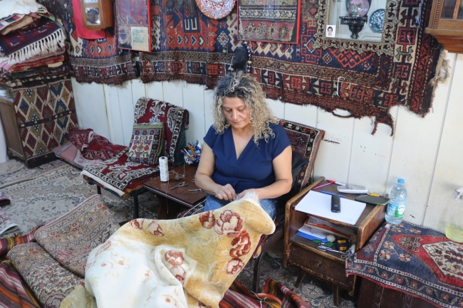 Eşine yardım ederek başladığı meslekte 32 yılı devirdi