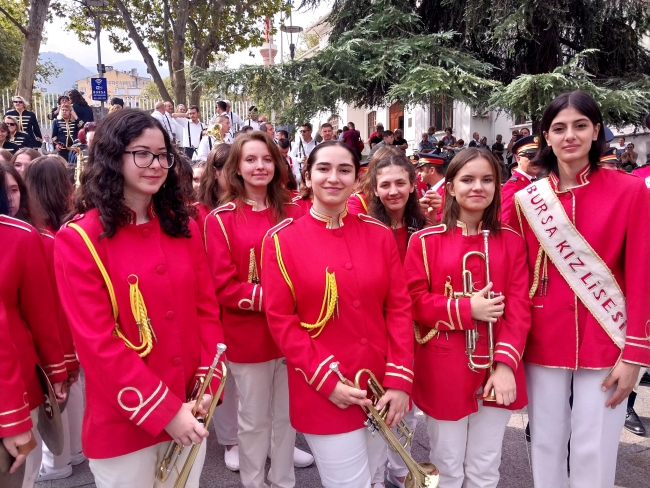 Bandoların coşkusu Bursa sokaklarında yankılandı!