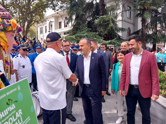 Bandoların coşkusu Bursa sokaklarında yankılandı!