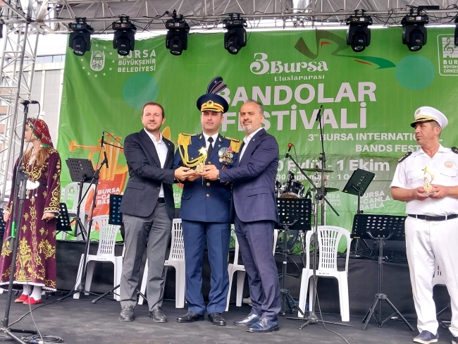 Bandoların coşkusu Bursa sokaklarında yankılandı!