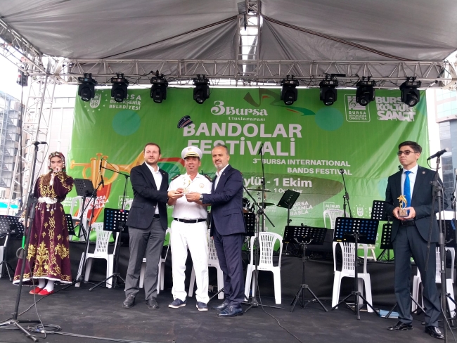 Bandoların coşkusu Bursa sokaklarında yankılandı!