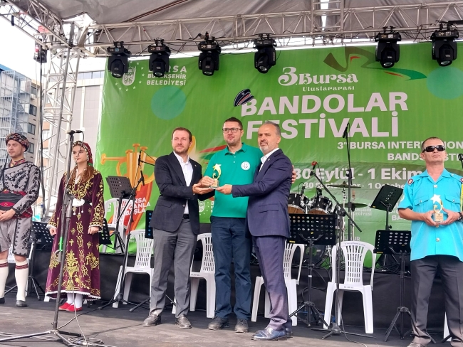 Bandoların coşkusu Bursa sokaklarında yankılandı!