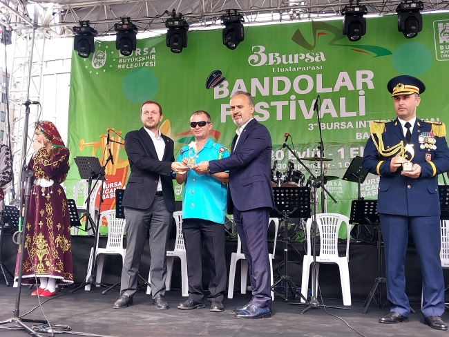 Bandoların coşkusu Bursa sokaklarında yankılandı!
