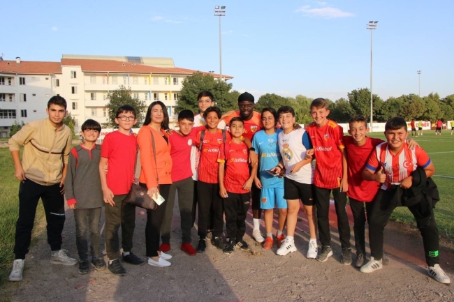 Milli Eğitim Müdürlüğünden Kayserispor'a moral ziyareti