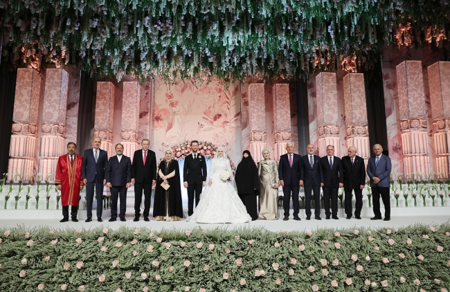 Cumhurbaşkanı Erdoğan yeğeninin nikah törenine katıldı