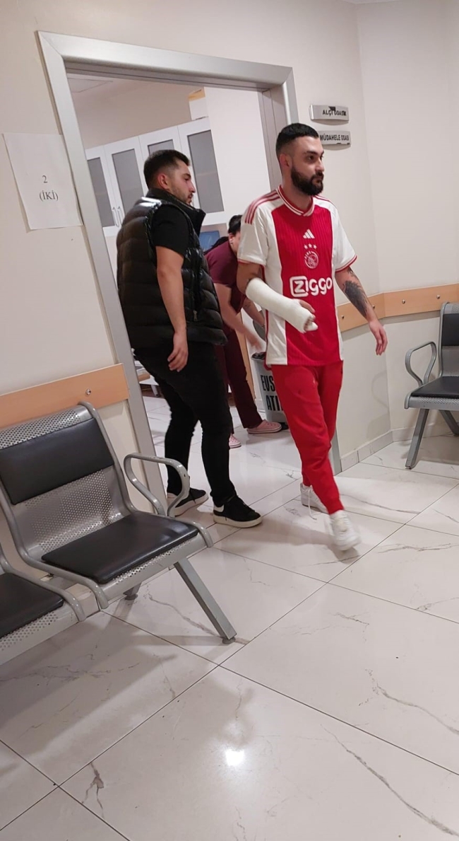 Canbay trafik kazasında yaralandı