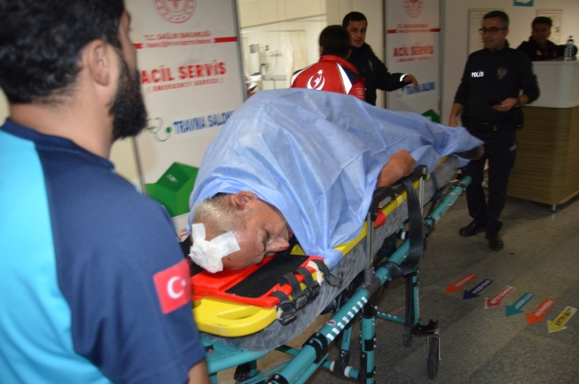 İzmir'de 'sigara izmariti' kavgasında kan aktı!