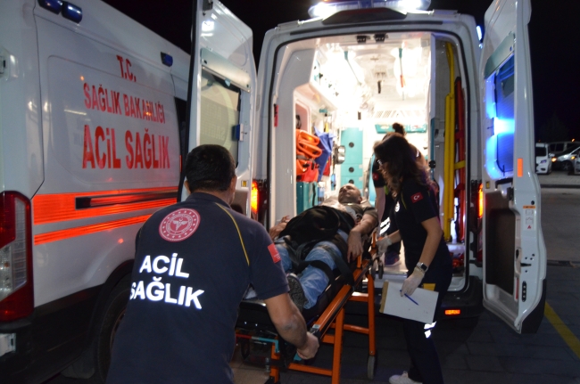 İzmir'de 'sigara izmariti' kavgasında kan aktı!