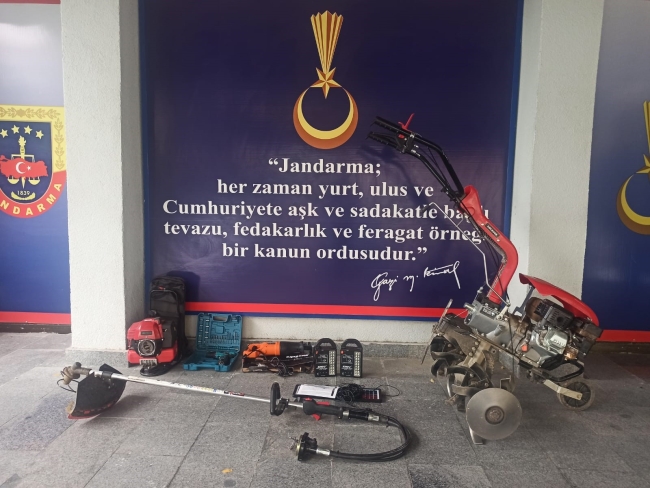 Hırsızlık yapan şahıs bağ evini kundakladı