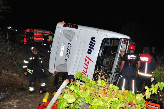 Manisa'da yolcu otobüsü üzüm bağına uçtu: 15 yaralı
