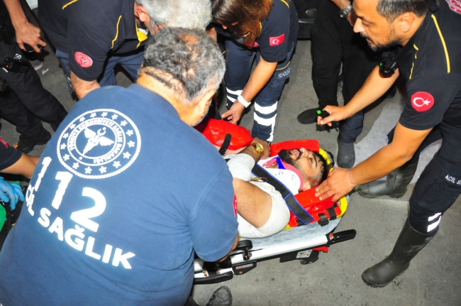 Manisa'da yolcu otobüsü üzüm bağına uçtu: 15 yaralı