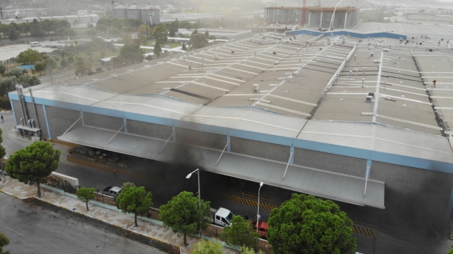 Manisa'da korkutan fabrika yangını