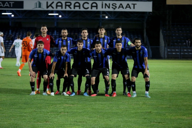 Karacabey Belediyespor evinde coştu
