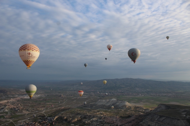 Kapadokya’da sıcak hava balonlarına yağmur engeli