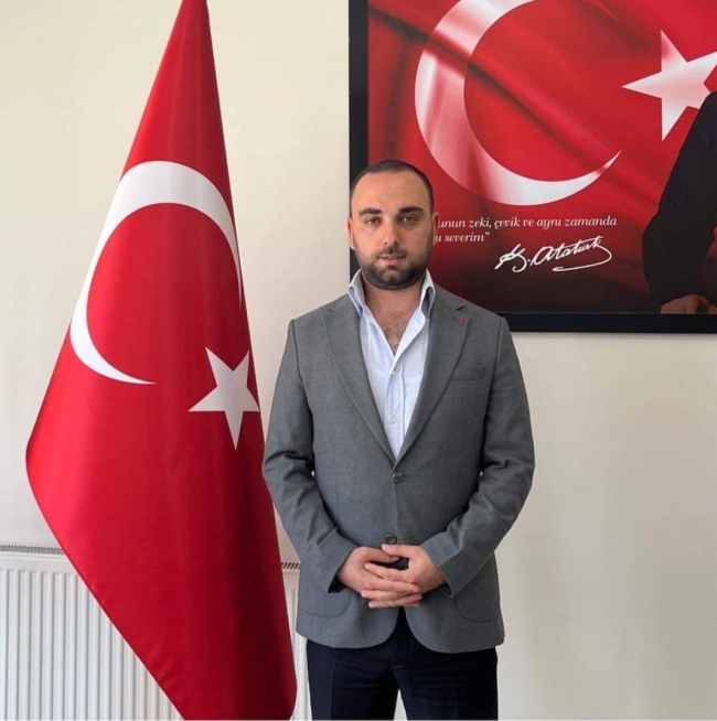 Acar ailesi trafik kazası geçirdi
