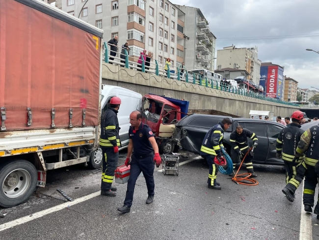 Kocaeli'de zincirleme kaza! 7 araç birbirine girdi