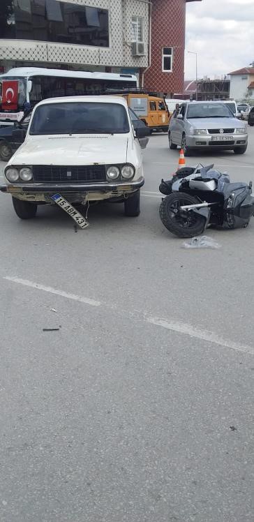 Burdur’da motosiklet ile otomobil çarpıştı