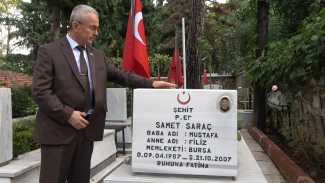 Bursa'da 16 yıl sonra şehit oğlunun kabrine gidip müjdeli haberi verdi