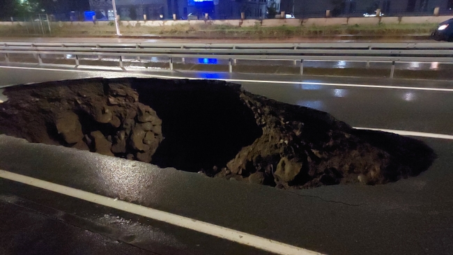 Rize’de yol çöktü