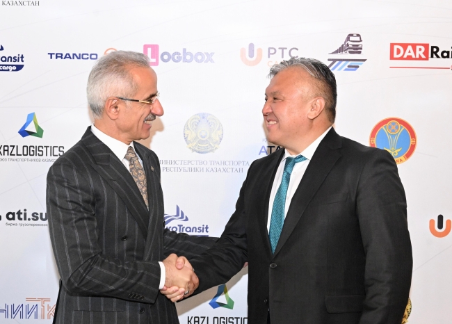 Uraloğlu, Kazakistan'da görüşmelerde bulundu