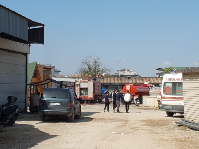 Bursa'da mobilya imalathanesinde  yangın paniği