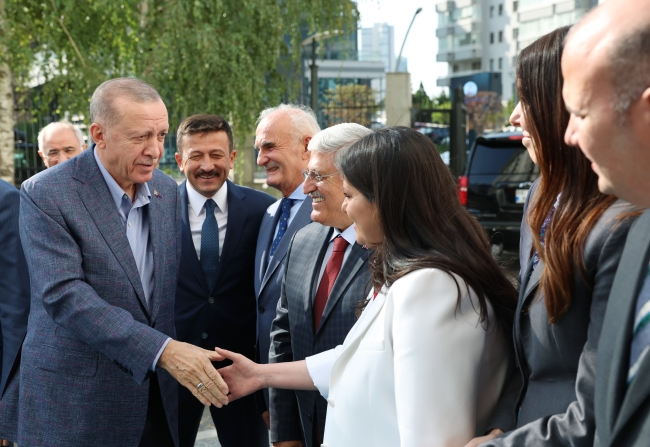 Cumhurbaşkanı Erdoğan, AK Parti Genel Merkezi'ne geldi