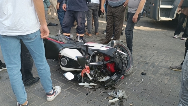 Turgutlu'da motosiklet ile minibüs çarpıştı!