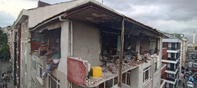3 kişinin öldüğü patlamada doğalgaz borusu kesilmiş!