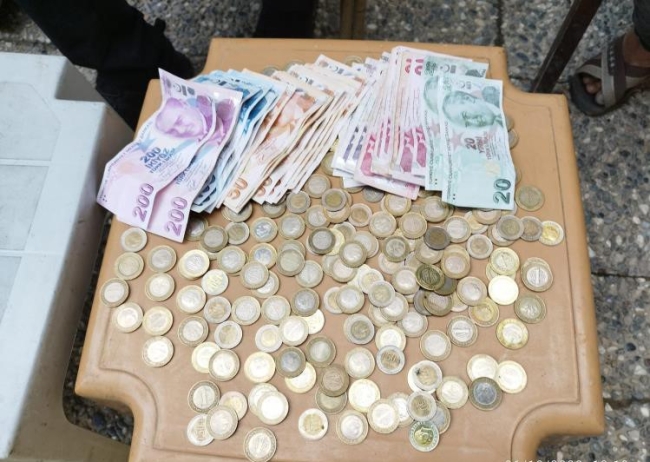 49 kez ceza yiyen dilenci 2 saatte bin 840 TL toplamış!