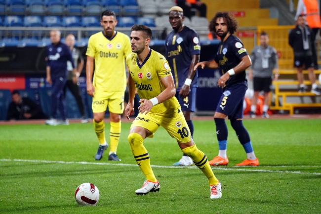 Trendyol Süper Lig: Kasımpaşa: 0 - Fenerbahçe: 2 (İlk yarı)