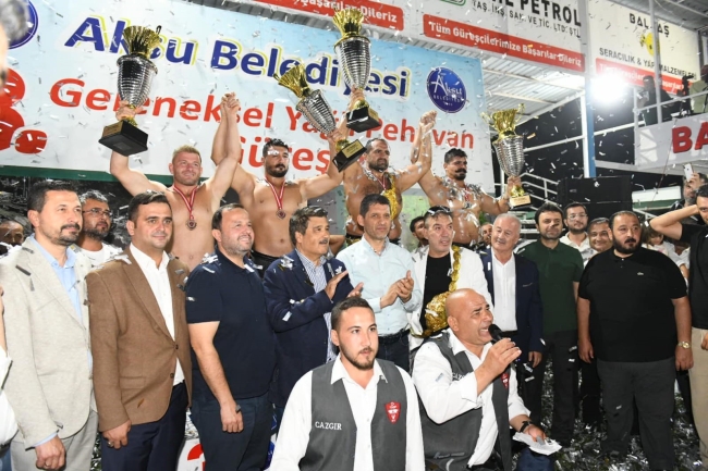 Antalya Aksu’da başpehlivan Mehmet Yeşil Yeşil oldu