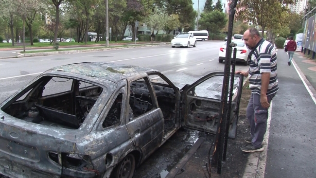 Seyir halindeki otomobil alev topuna döndü